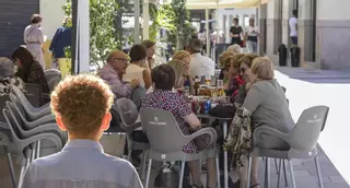 Un niño vuelve al restaurante por un error en la cuenta y su gesto emociona al propietario: "Quiero felicitar a los padres"