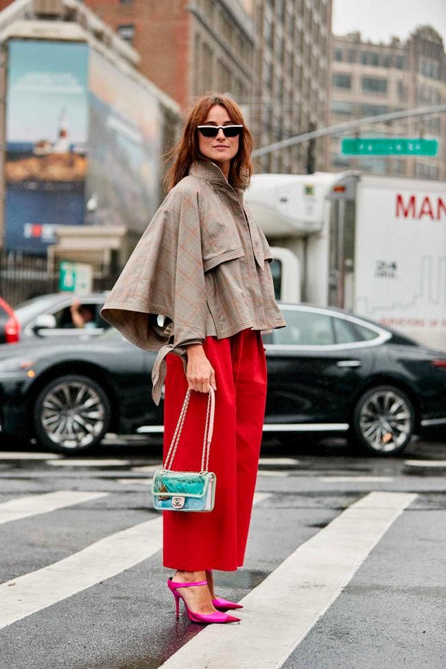 Look con capa trench en el 'street style' de Nueva York