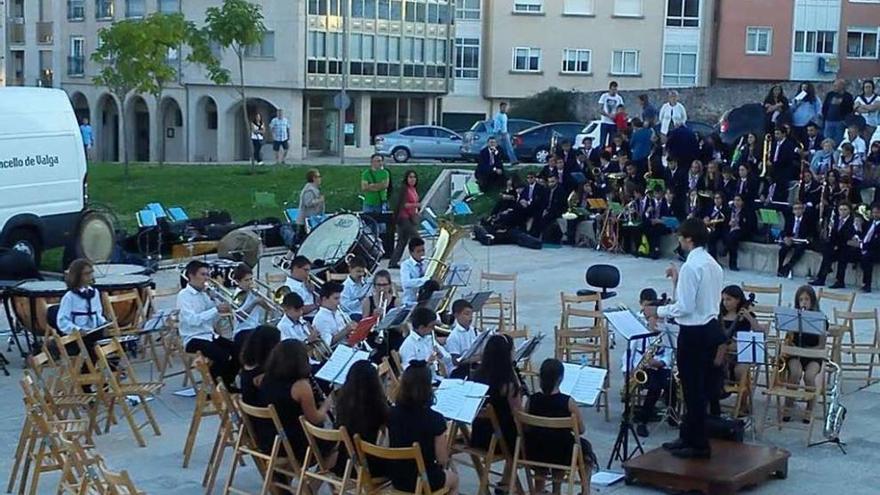 Una de las actuaciones ofrecidas durante el campamento estival. // FdV