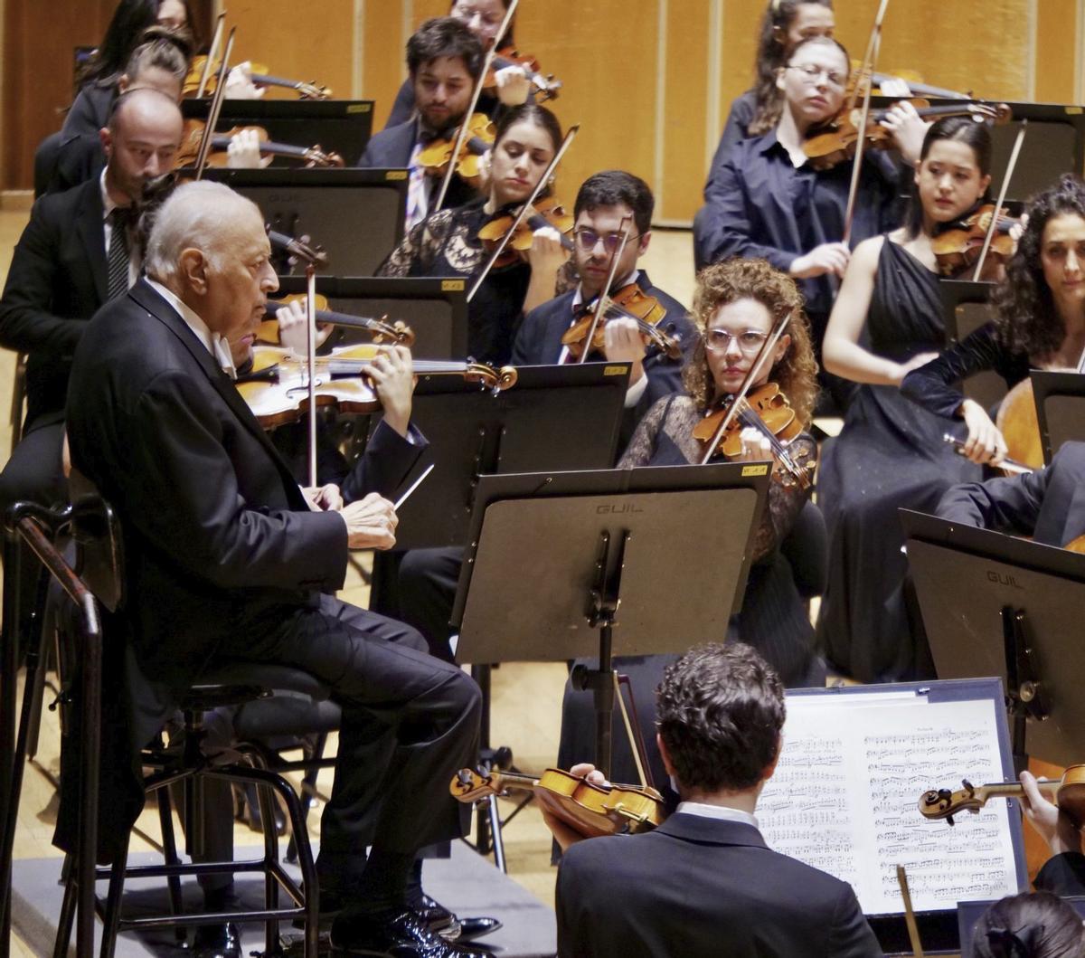 Mehta, ayer, durante el concierto.