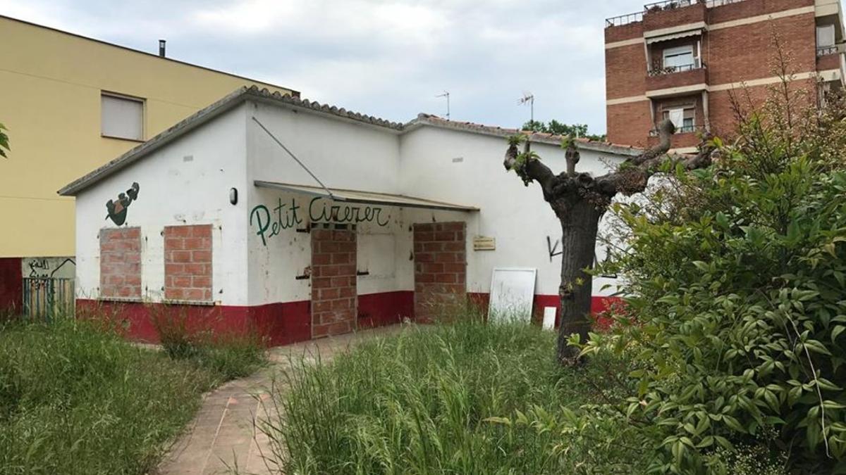 Edificio de la antigua guardería El petit cirerer de Parets del Vallès.