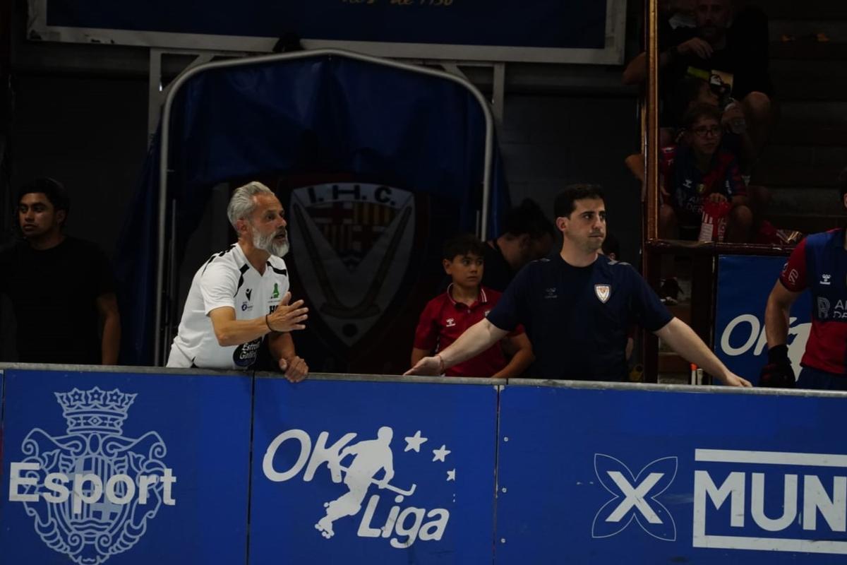 Juan Copa y Marc Muntané siguen el Igualada-Liceo desde la valla de Les Comes.