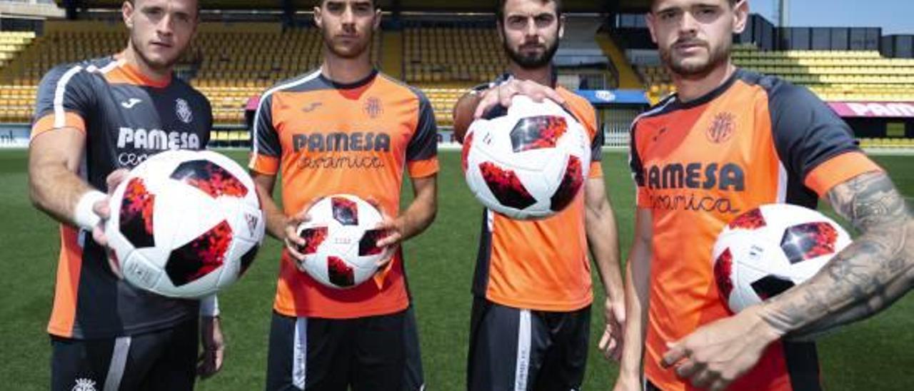 Los capitanes del filial, en el Mini Estadi.