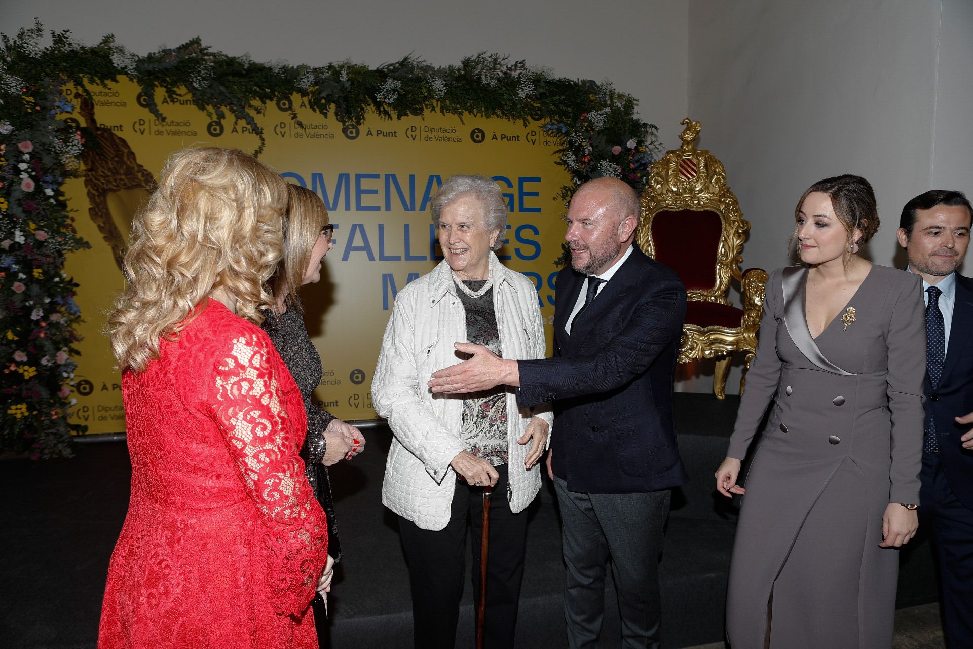 La Diputación y la "Cadira d'Or" reúnen a las falleras mayores de València de la historia