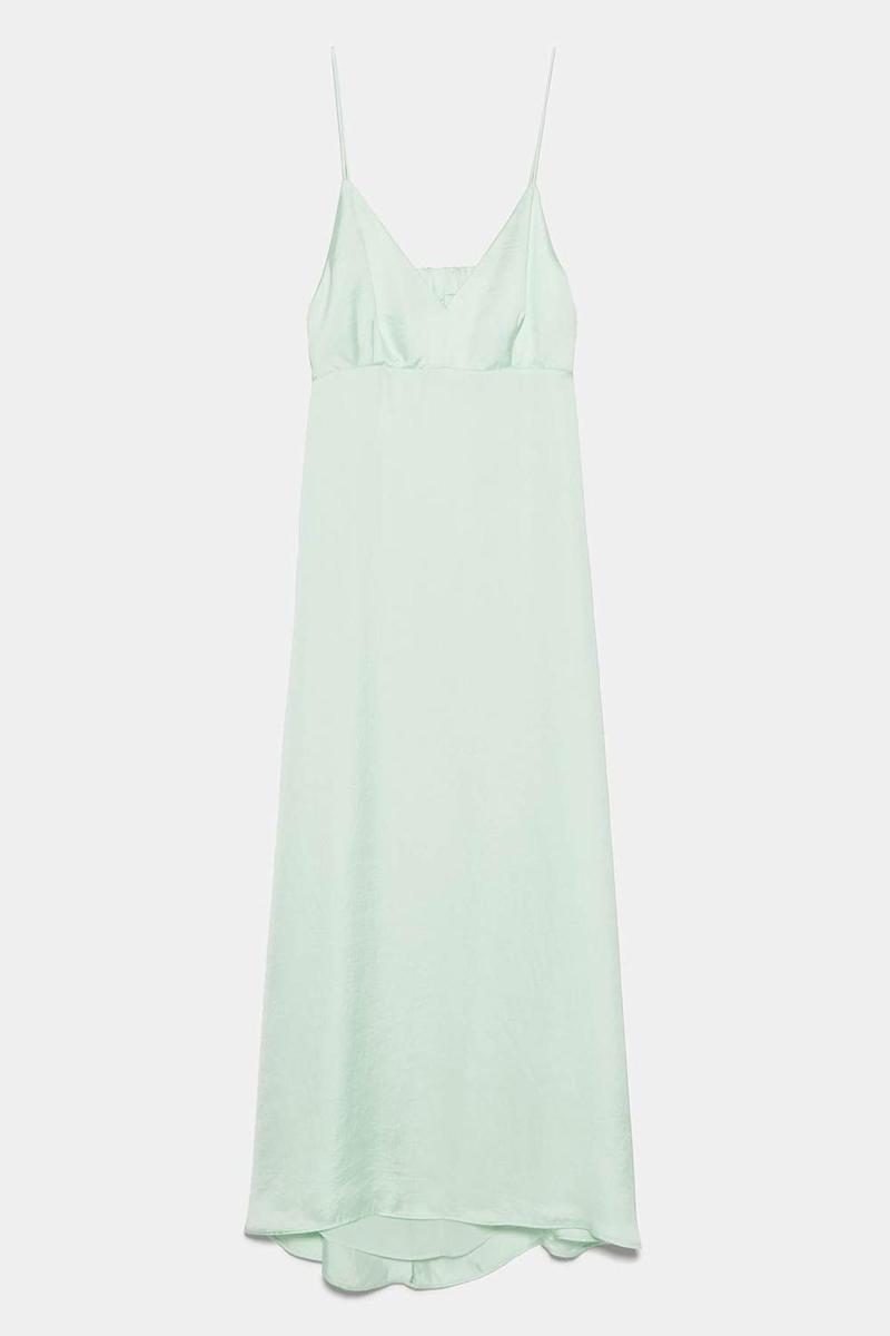 Vestido lencero de Zara. (Precio: 15,99 euros)