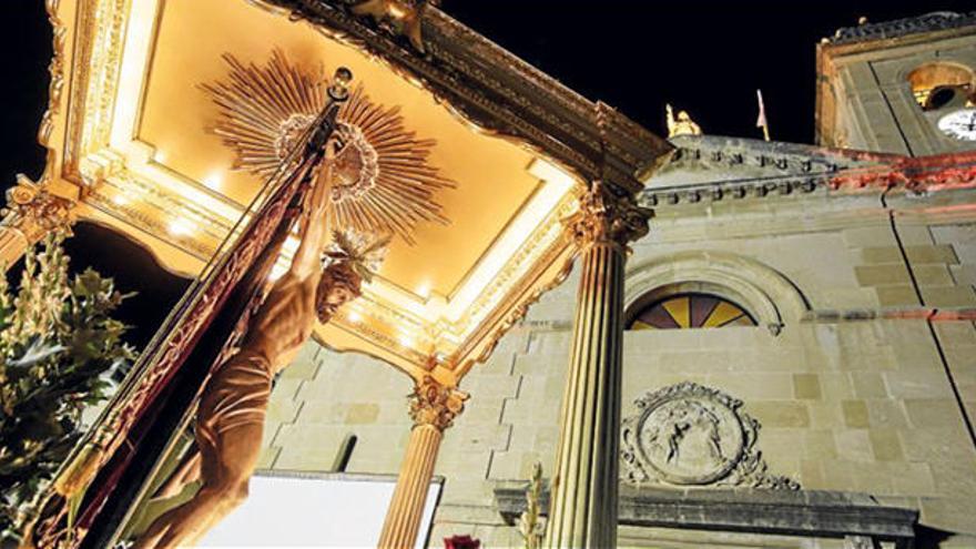 Las Fiestas Mayores giran en torno a la devoción que Sant Joan tiene por la imagen del Cristo de la Paz, en cuyo honor se celebra la procesión cada 14 de septiembre.pilar cortés