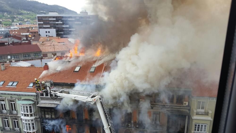 Incendio en la calle Uría de Oviedo