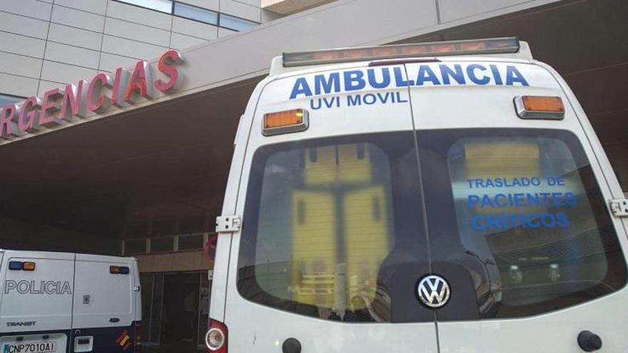 Ambulancia en Urgencias de un hospital andaluz.