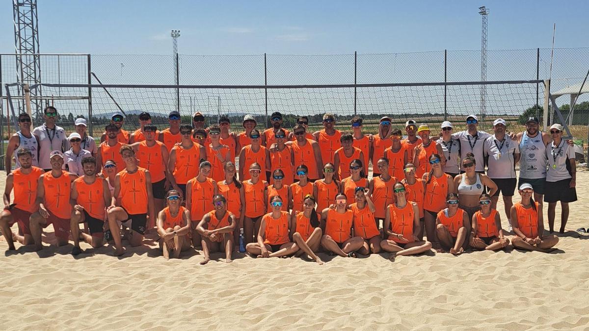 Foto de familia de los participantes.