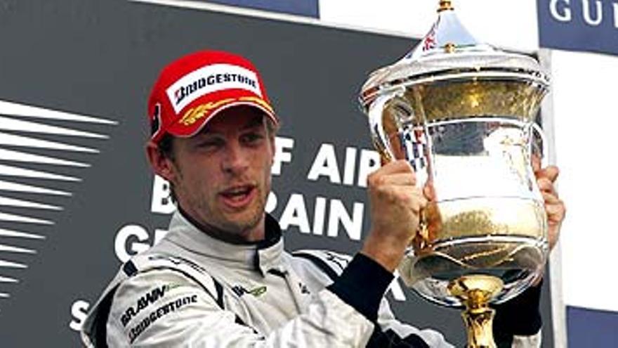 Button se impone en el GP de Bahréin, seguido de Vettel y Trulli