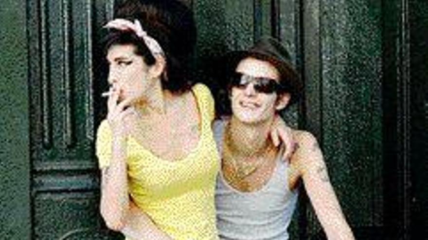 Amy Winehouse y su marido, Blake Fielder-Civil.