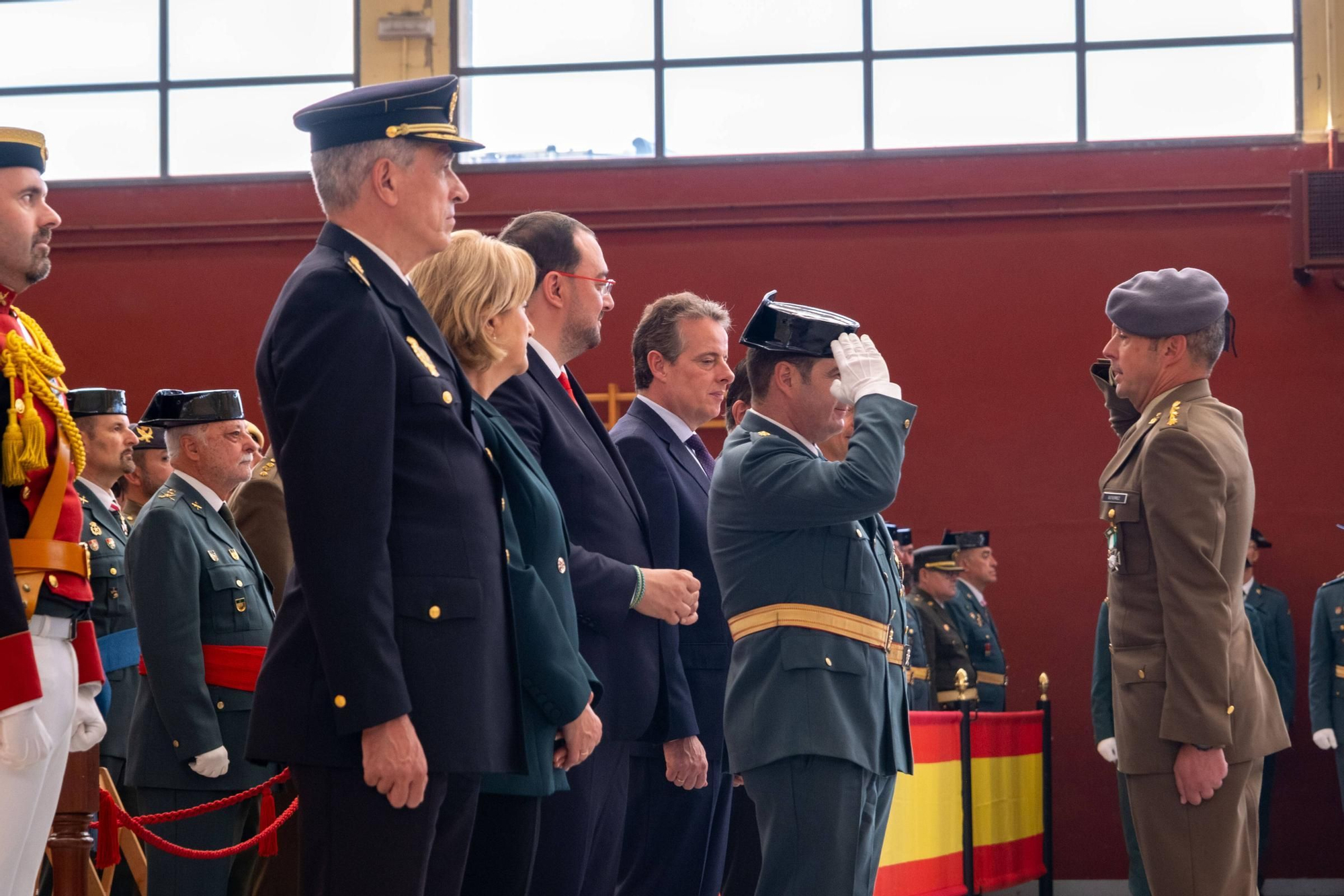 EN IMÁGENES: Así fueron los actos en Oviedo del 179 aniversario de la Guardia Civil