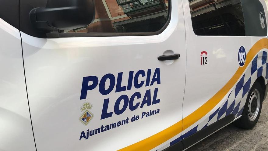 Golpea el coche de una mujer y huye con ella encima del capó durante 90 metros en Palma