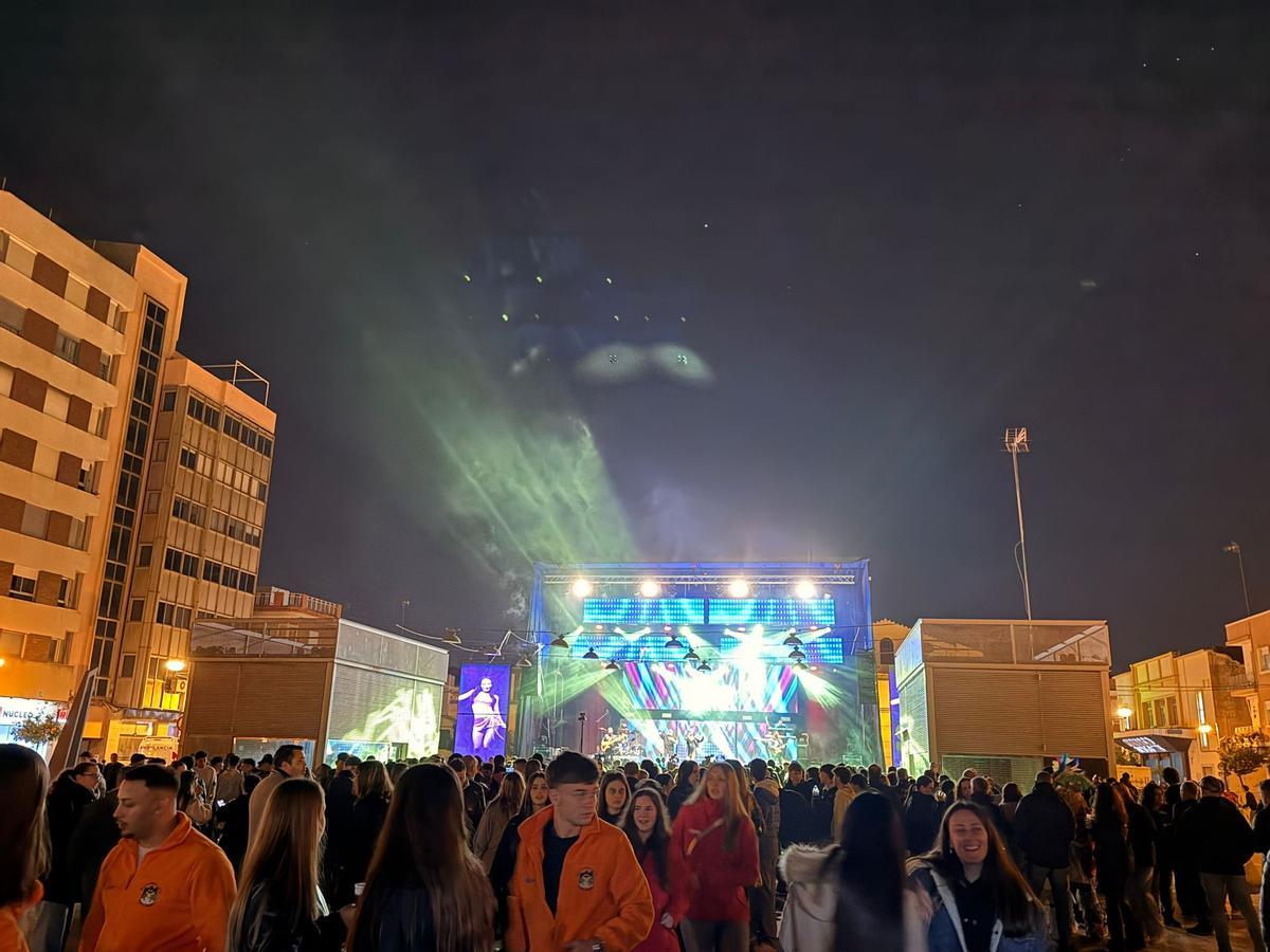 La orquesta Fiesta tras su aplazamiento en la Crida.