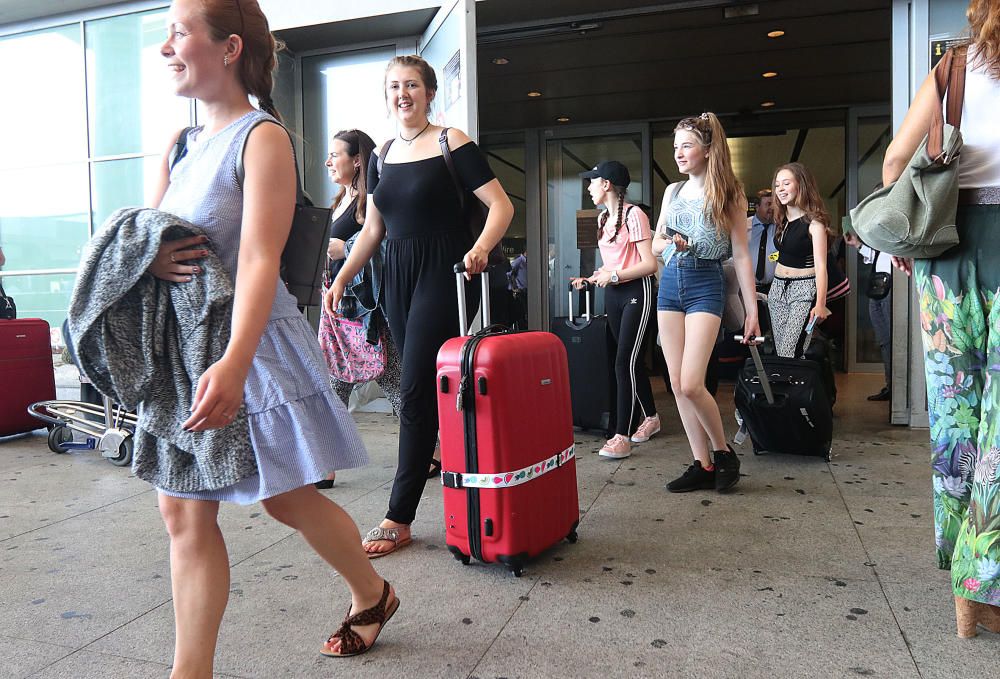 El aeropuerto de la Costa del Sol opera este fin de semana más de 2.000 vuelos que transportan a miles de turistas en el inicio o el fin de sus vacaciones de verano