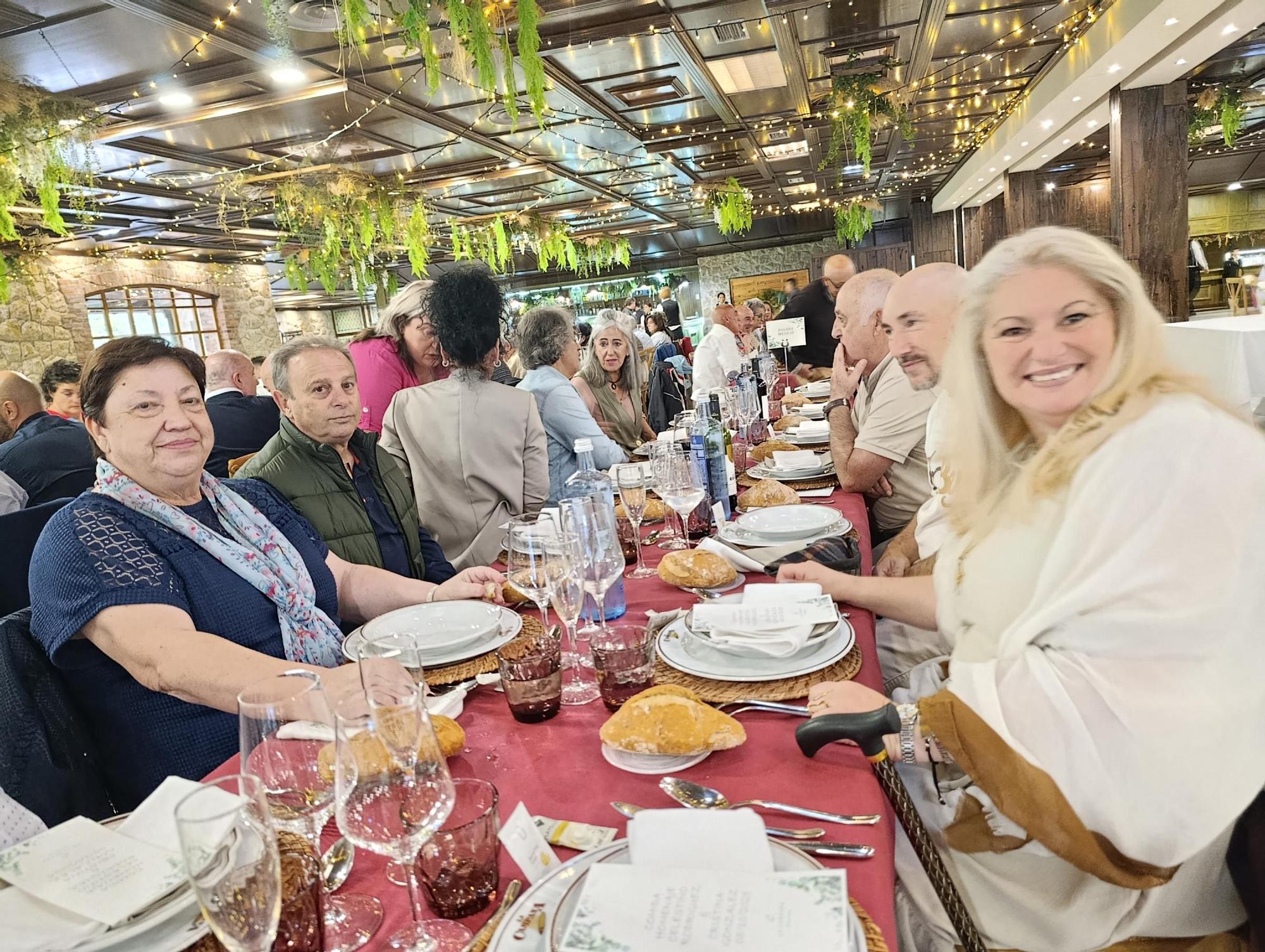Emotivo y multitudinario homenaje a los sanitarios de Villabona