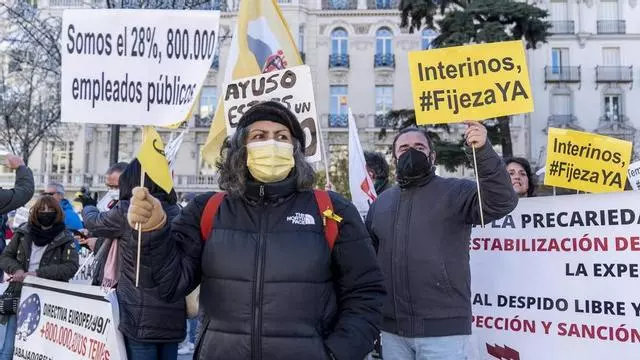 El futuro laboral de los 800.000 interinos de la Administración española sigue en el aire