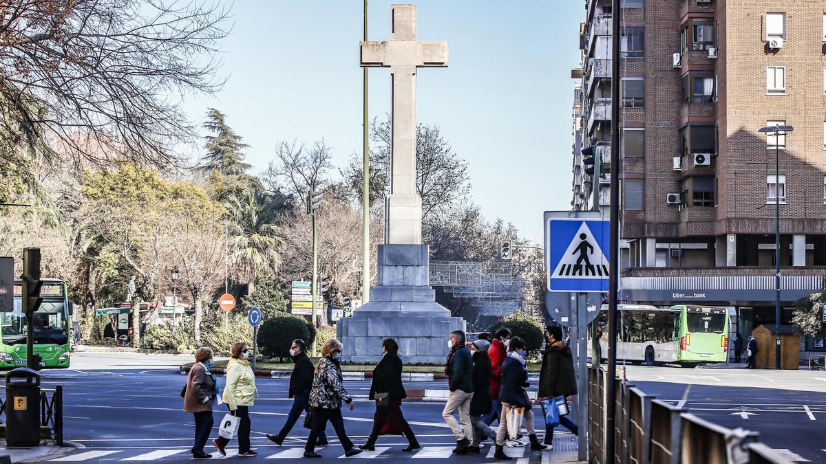 Imagen de la Cruz de los Caídos en Cáceres, ubicada en la avenida de América.