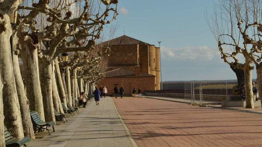 Paseos de la Mota, que van a mejorar su red de aguas.