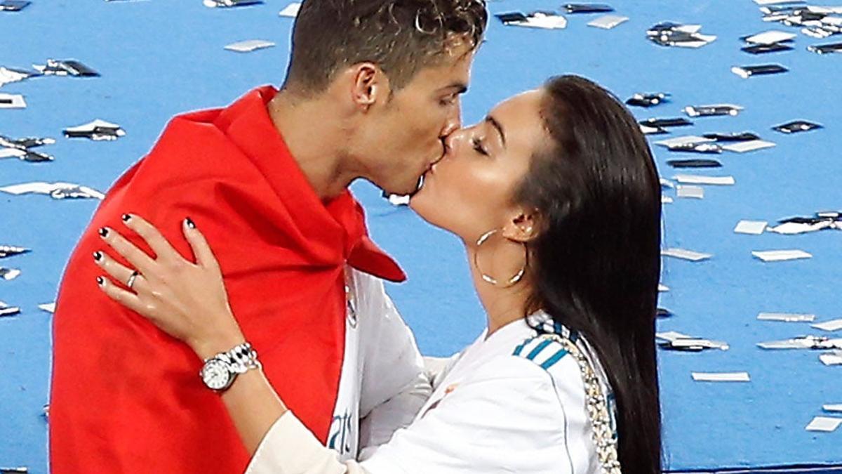 Cristiano Ronaldo y Georgina Rodríguez celebran la victoria del Real Madrid en la final de la Champions