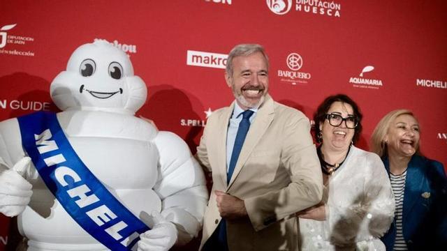 El presidente Azcón y la consejera de Agricultura, Arancha Simón, celebran la elección.  | GOBIERNO DE ARAGÓN