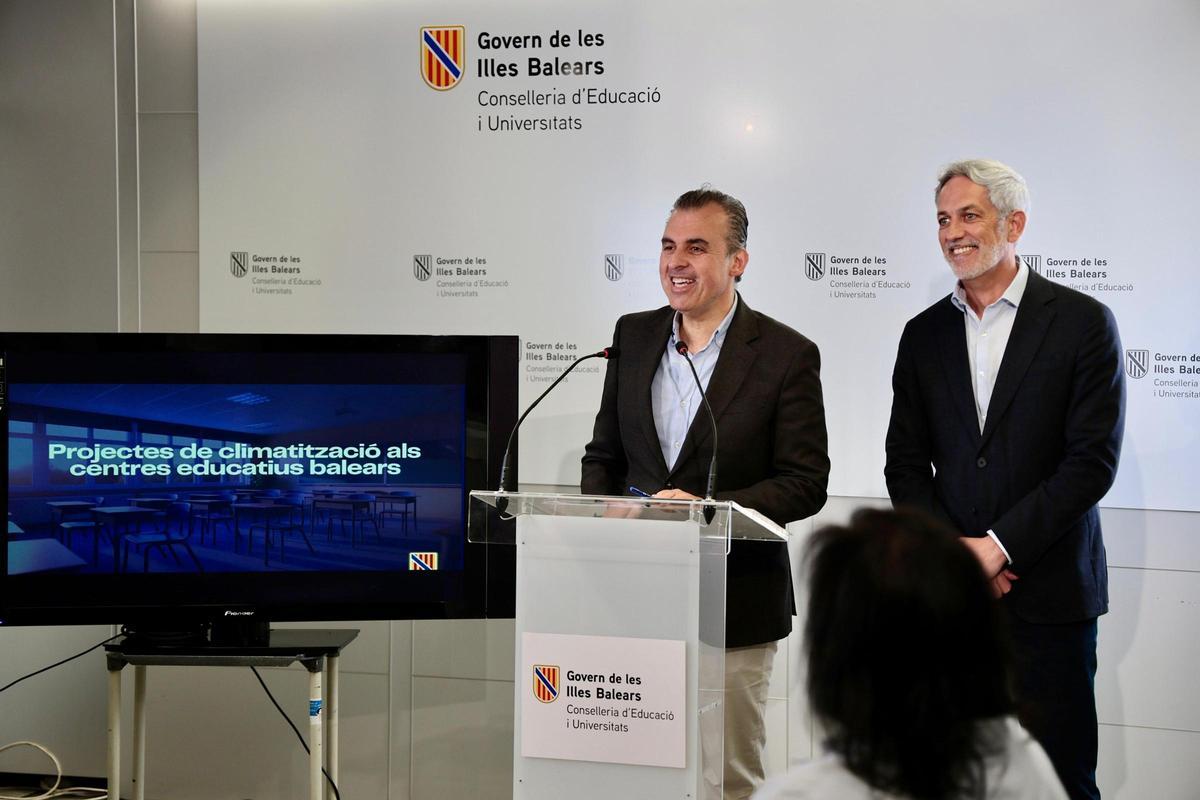 Antoni Vera, este miércoles en rueda de prensa en la Conselleria de Educación.