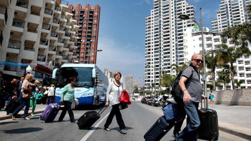 Guerra entre las entidades financieras por el negocio turístico de la provincia