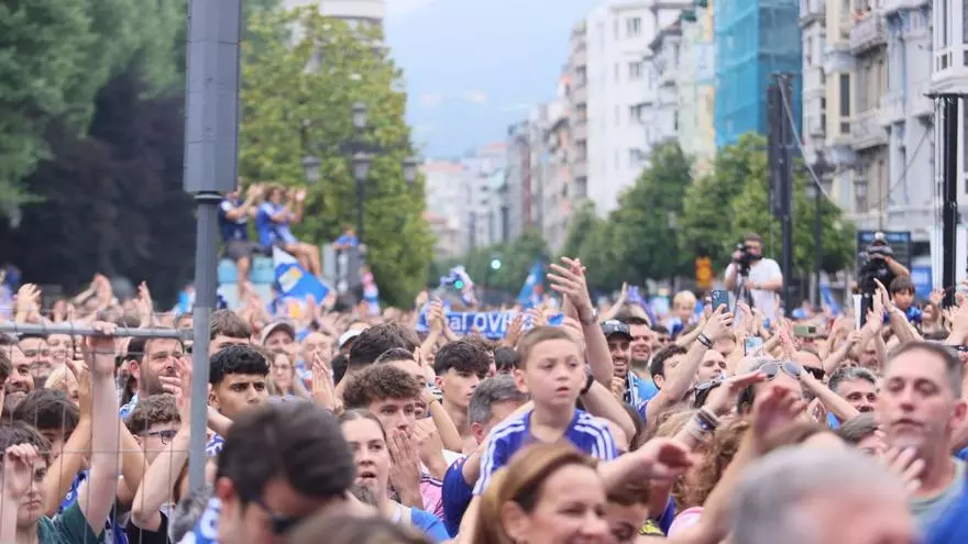 Toda la ciudad salió a la calle para celebrar el ascenso del Oviedo: esta es la increíble cifra de personas que congregó la capital entre el sábado y el domingo