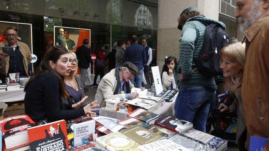 La vuelta a la fase 2 flexibilizada desbarata el Día del libro en la calle