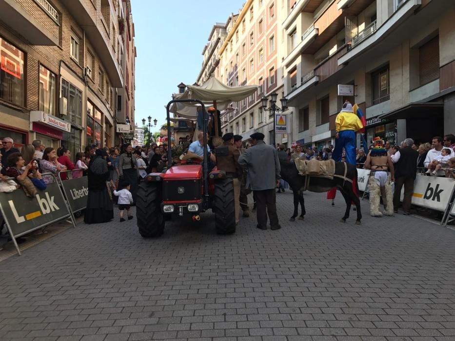 Oviedo celebra el desfile del Día de América en Asturias