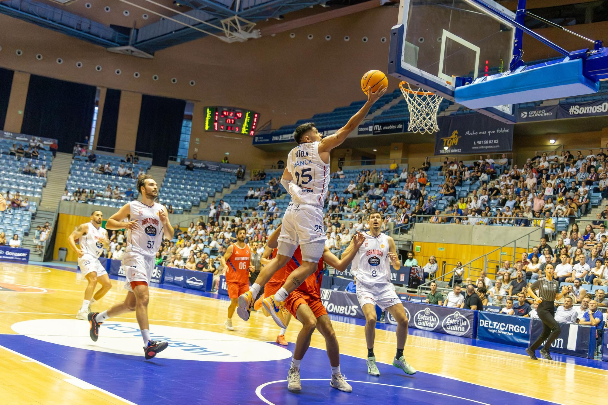 El Obradoiro se lleva su torneo con sangre, sudor y lágrimas
