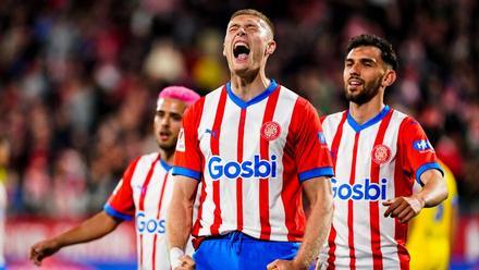 Dovbyk, celebrando su gol contra el Cádiz