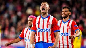 Dovbyk, celebrando su gol contra el Cádiz