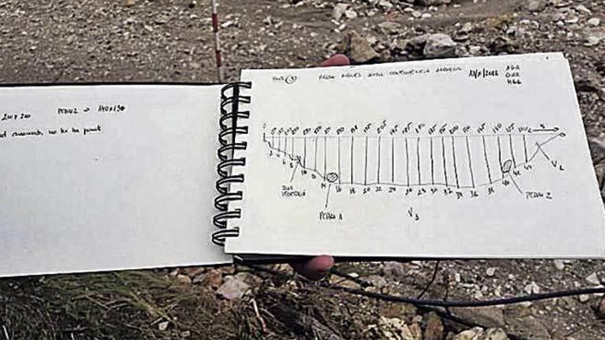 26 Meter breit, 2,65 Meter tief. Rund 600 Kubikmeter Wasser schossen mit 15 Stundenkilometern in Richtung Meer.