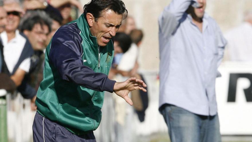 Javier Maté, en una etapa anterior como entrenador del Coruxo.