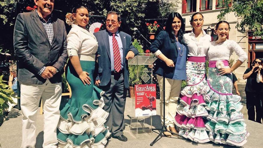 Crespí, Cardona y Martínez, presentaron ayer en la plaza de Cort la feria de este año.