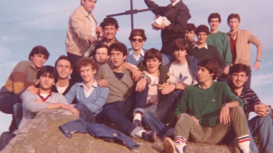 Roban la cruz de Xiabre que pusieron hace 50 años los «chavales» de Renfe
