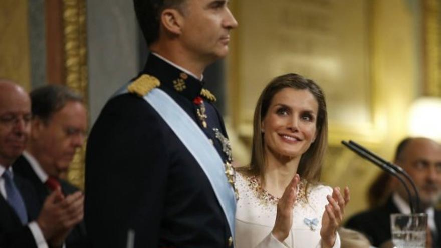 Gestos de cariño entre Felipe y Letizia