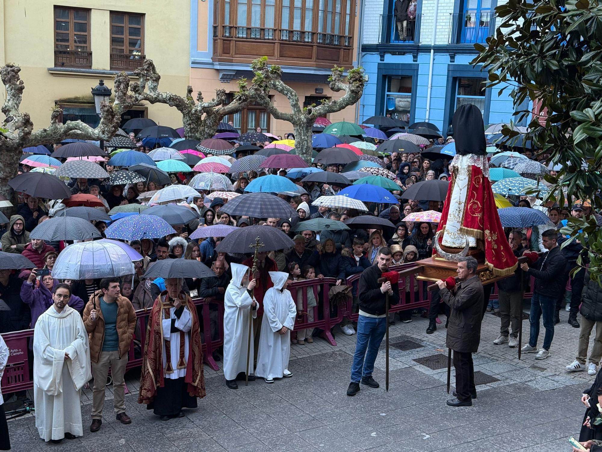 La procesión de Sábado Santo en Candás, en imágenes