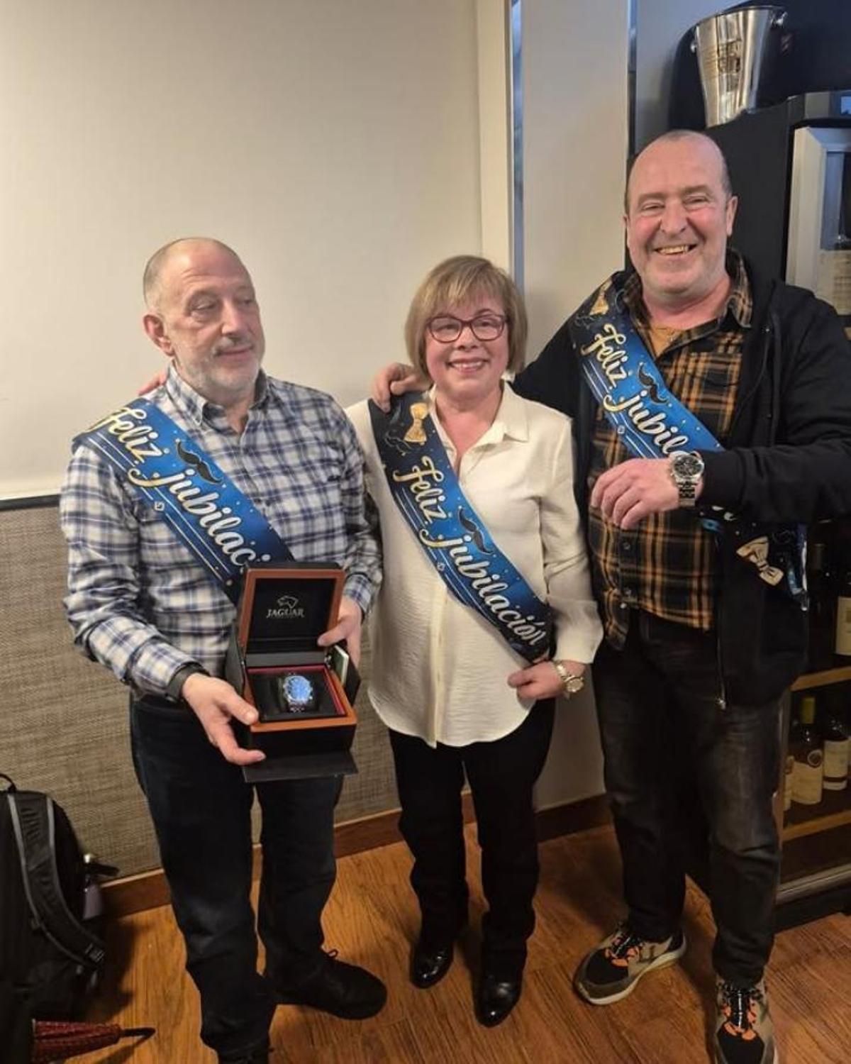 Salvador Forján, Marisol Pérez y René Rodríguez, trabajadores del Centro Dramático Galego que acaban de jubilarse.