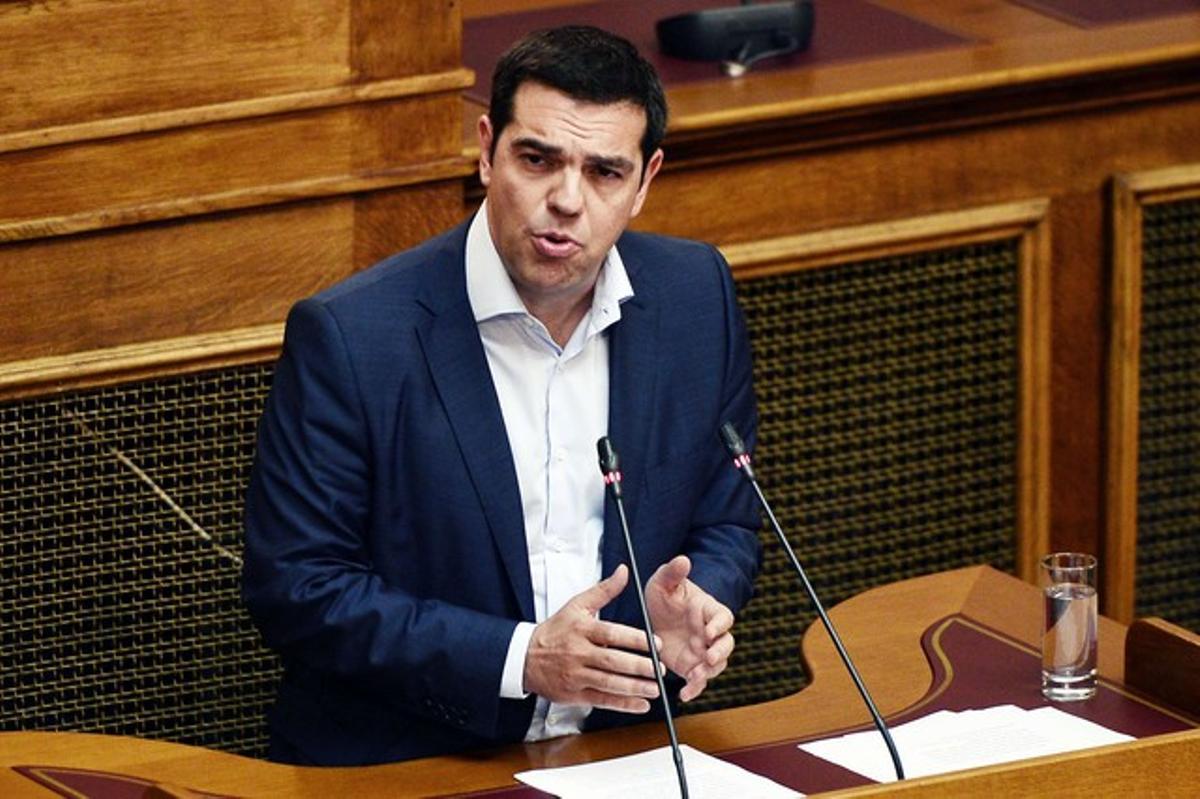 Tsipras, durante su intervención ante el Parlamento griego. Tsipras, durante su intervención ante el Parlamento griego.