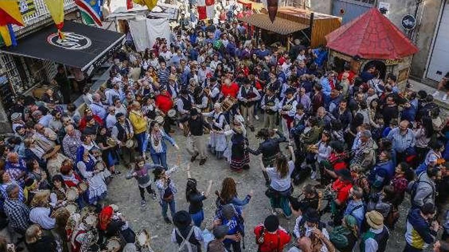 Actuación musical a pie de calle en A Brincadeira de 2018. // R.G.