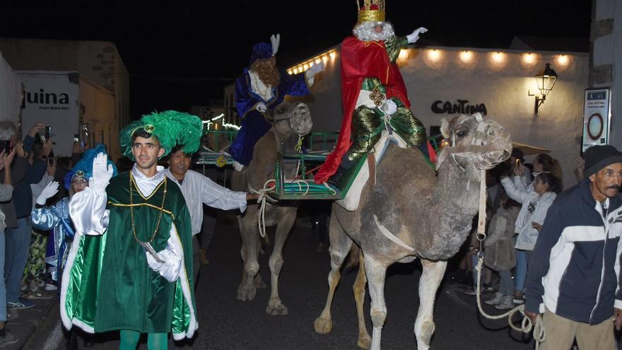 Noche mágica en la Villa de Teguise con la comitiva de los Reyes Magos