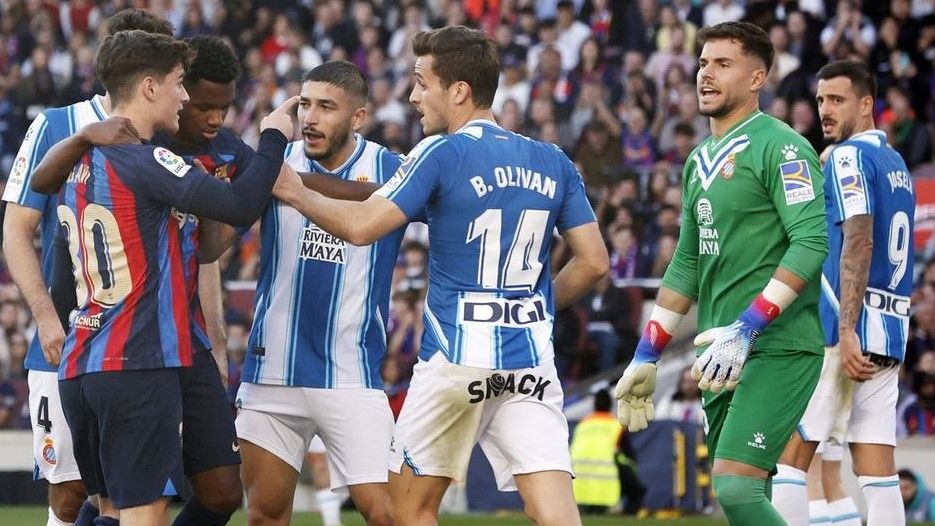 Álvaro, a la derecha junto a Joselu, en un momento del derbi del sábado.