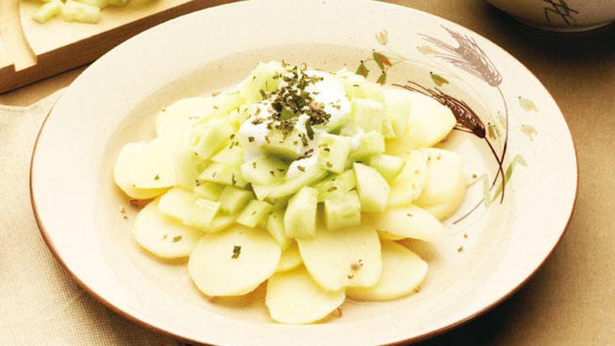 Un rica ensalada de yogur.