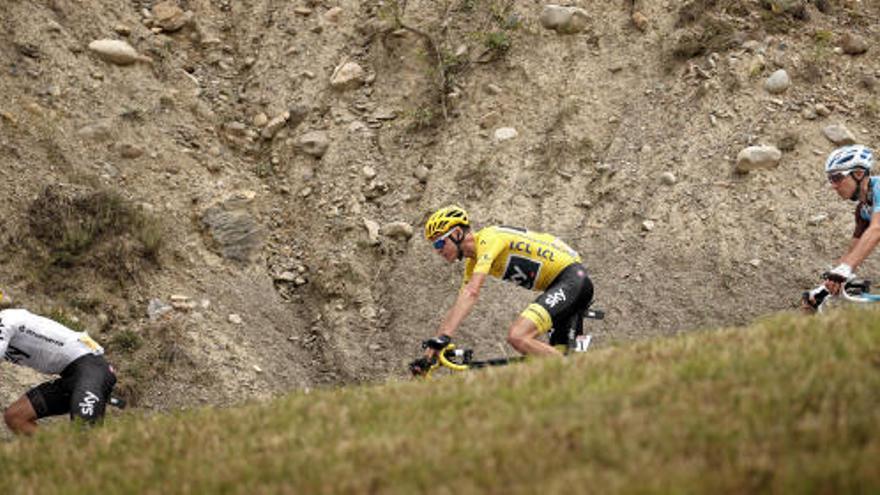 Landa, Froome y Gautier, en una etapa del Tour