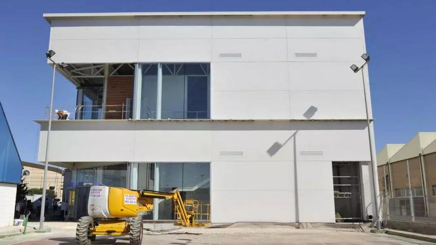 El Ayuntamiento de Torrevieja retomará la obra del Pabellón Blanco 13 años después