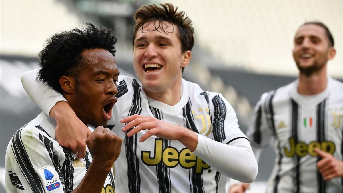 Cuadrado marcó dos goles en el 'Derby d'Italia'