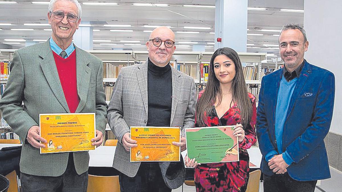 ENTREGA PREMIO LITERARIO A ANGEL PEÑALVER EN LA BIBLIOTECA REGIONAL