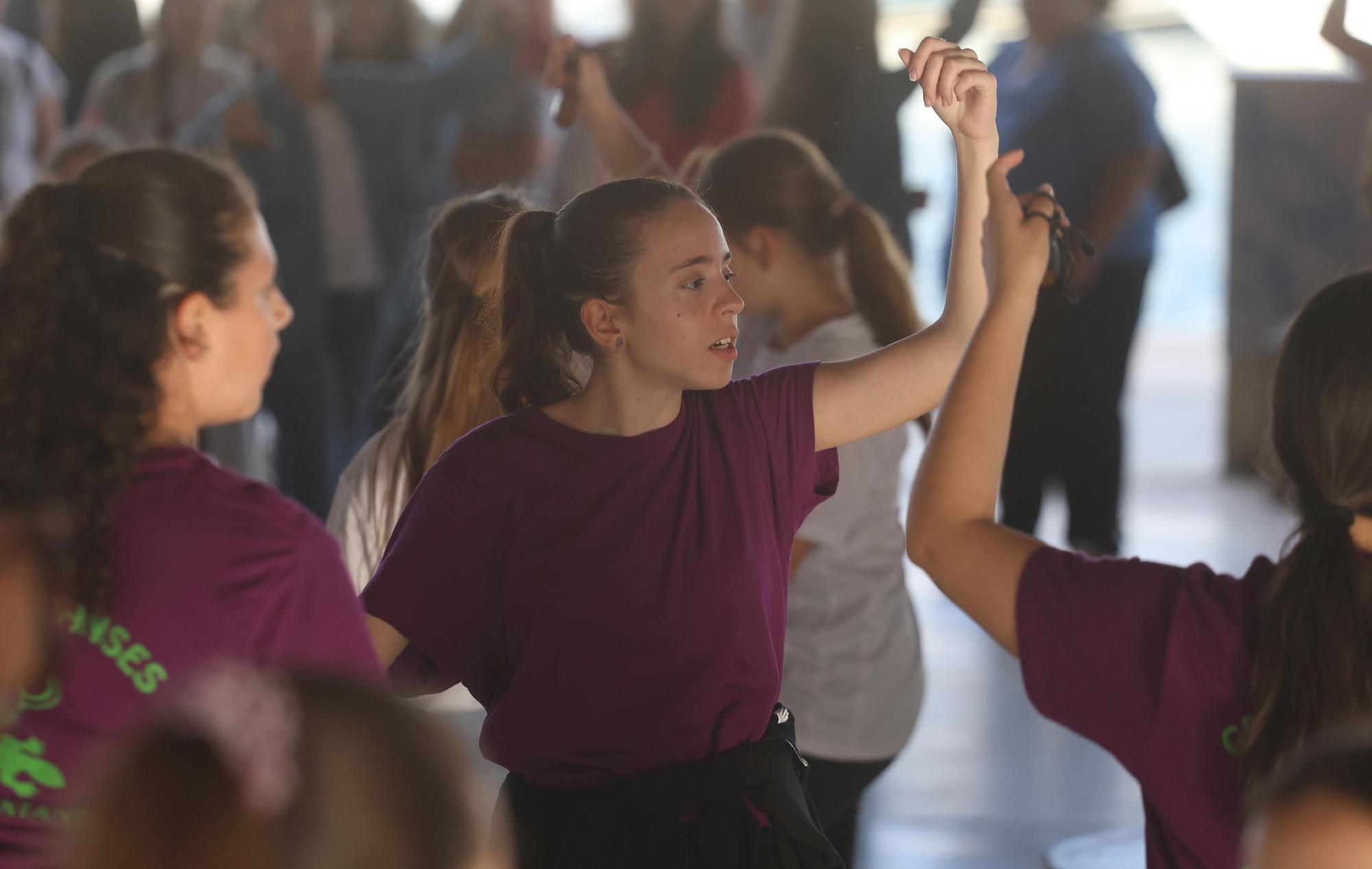 Así ha sido el ensayo general de la "dansà de les falles infantils a la Verge"